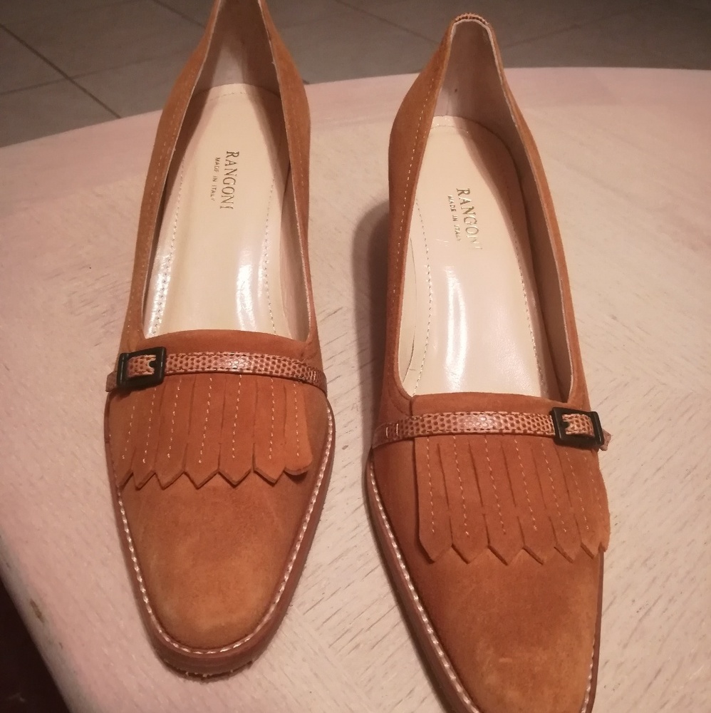 Classic suede pumps